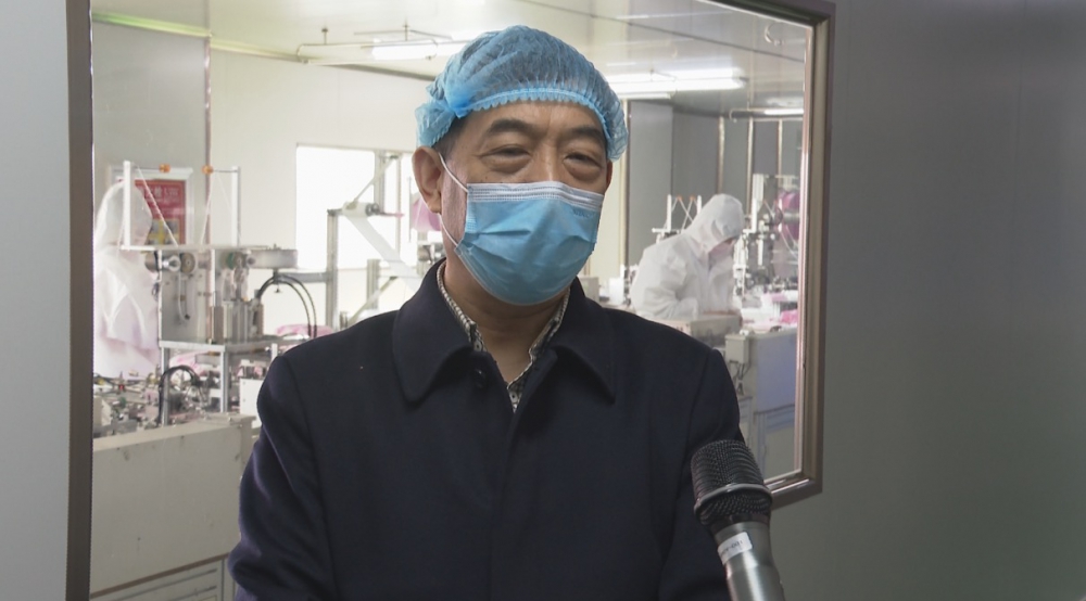 鄭州市醫(yī)用口罩日產(chǎn)能達230萬只。疫情就是命令，防控就是責(zé)任。